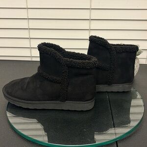 Arizona ankle boots faux fur trim black Slip on Booties Size 9